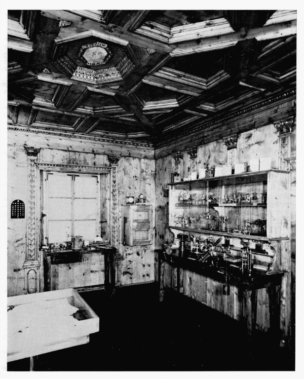 Figure 22.&mdash;Interior of Bertolla's workshop, showing
detail of ceiling. (Courtesy Museo Nazionale della Scienza e della
Tecnica, Milan.)